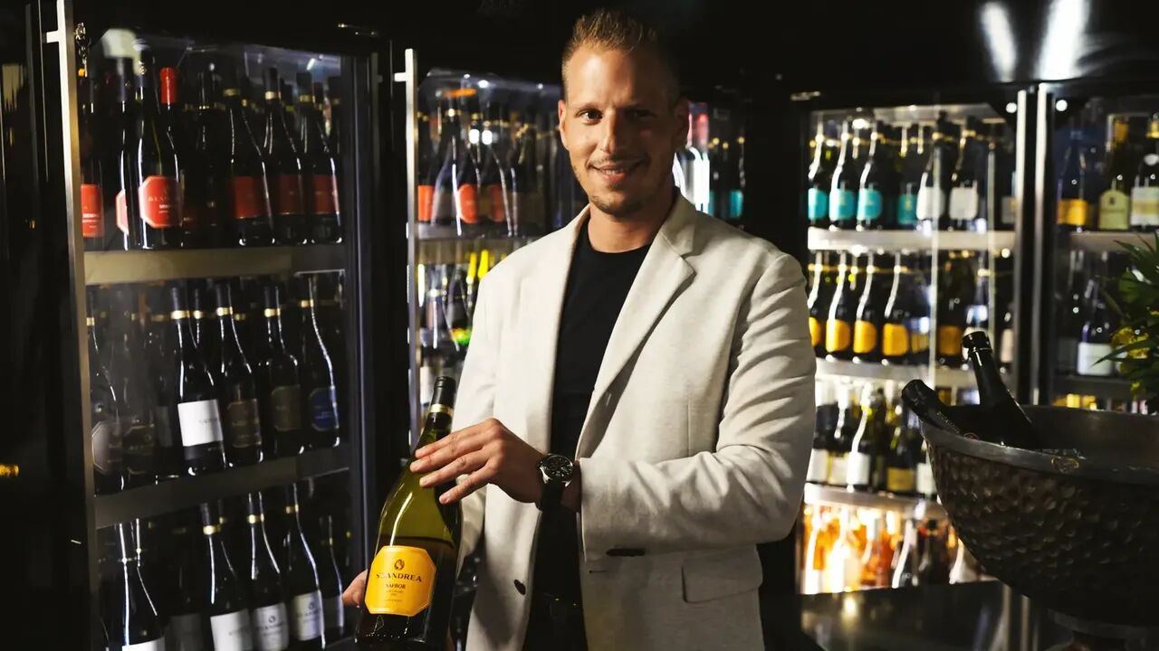 Tíz éve a felhők fölött: a nyár újdonságával ünnepel Berényi Oszvald a St. Andrea Wine&Skybarban